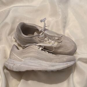 Alo Runner Sneakers White/White size Women's 9.5/Men's 8